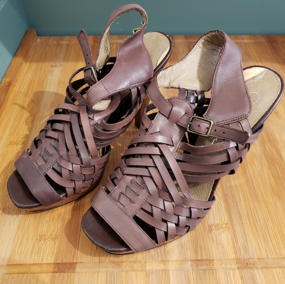 JESSICA SIMPSON BROWN AND WOOD 7.5 HEELS - Picture 3 of 7